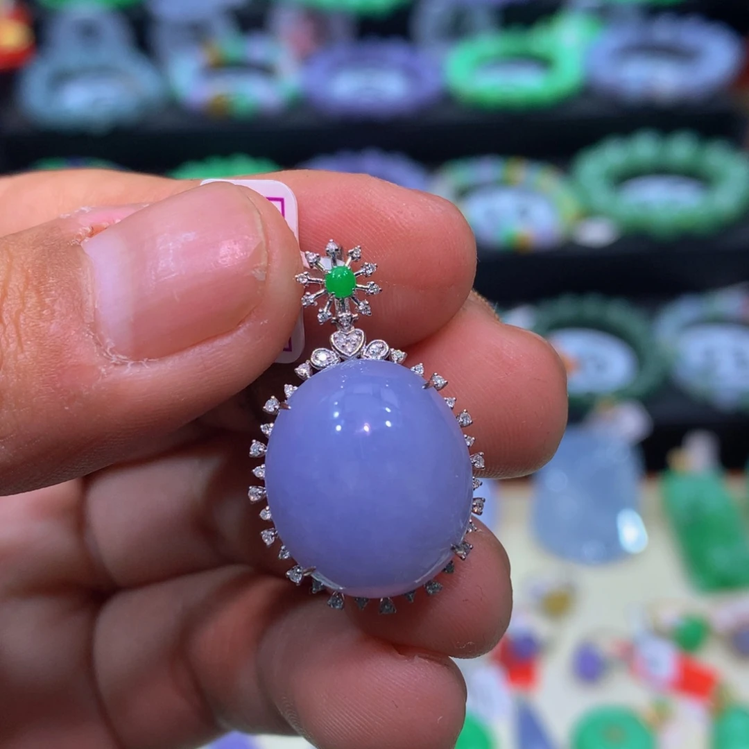 翡翠18K金镶嵌颈饰