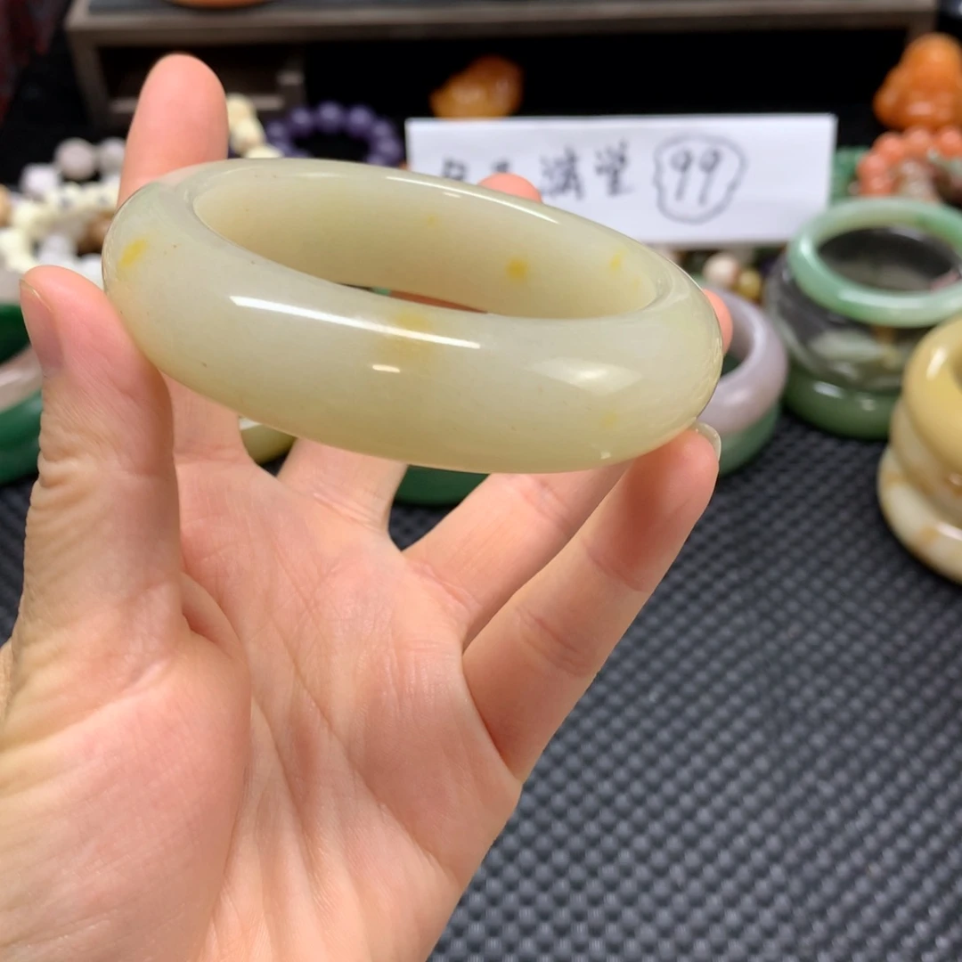 石英质玉手镯未镶嵌