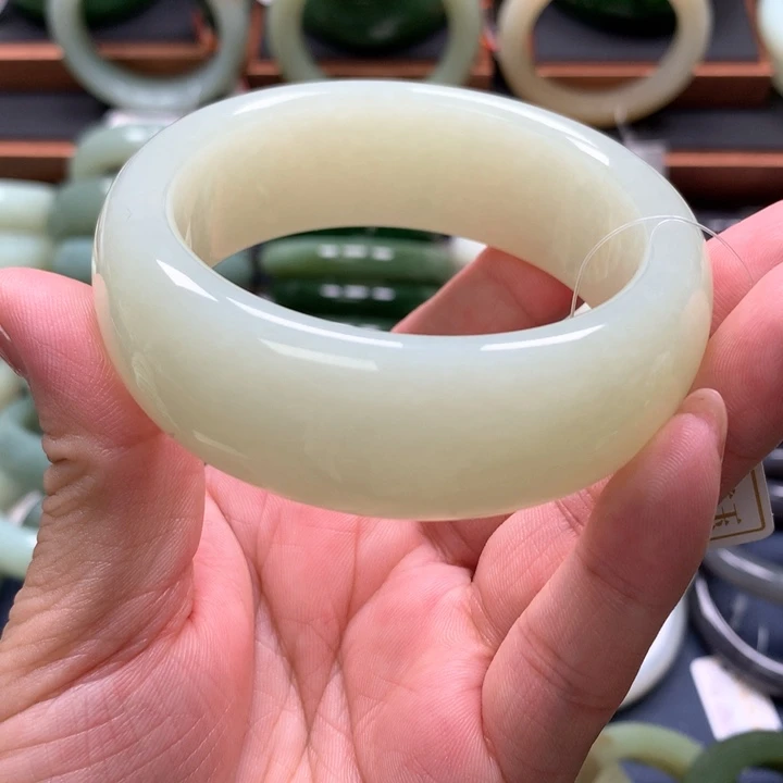 【闪购商品】未镶嵌手镯和田玉