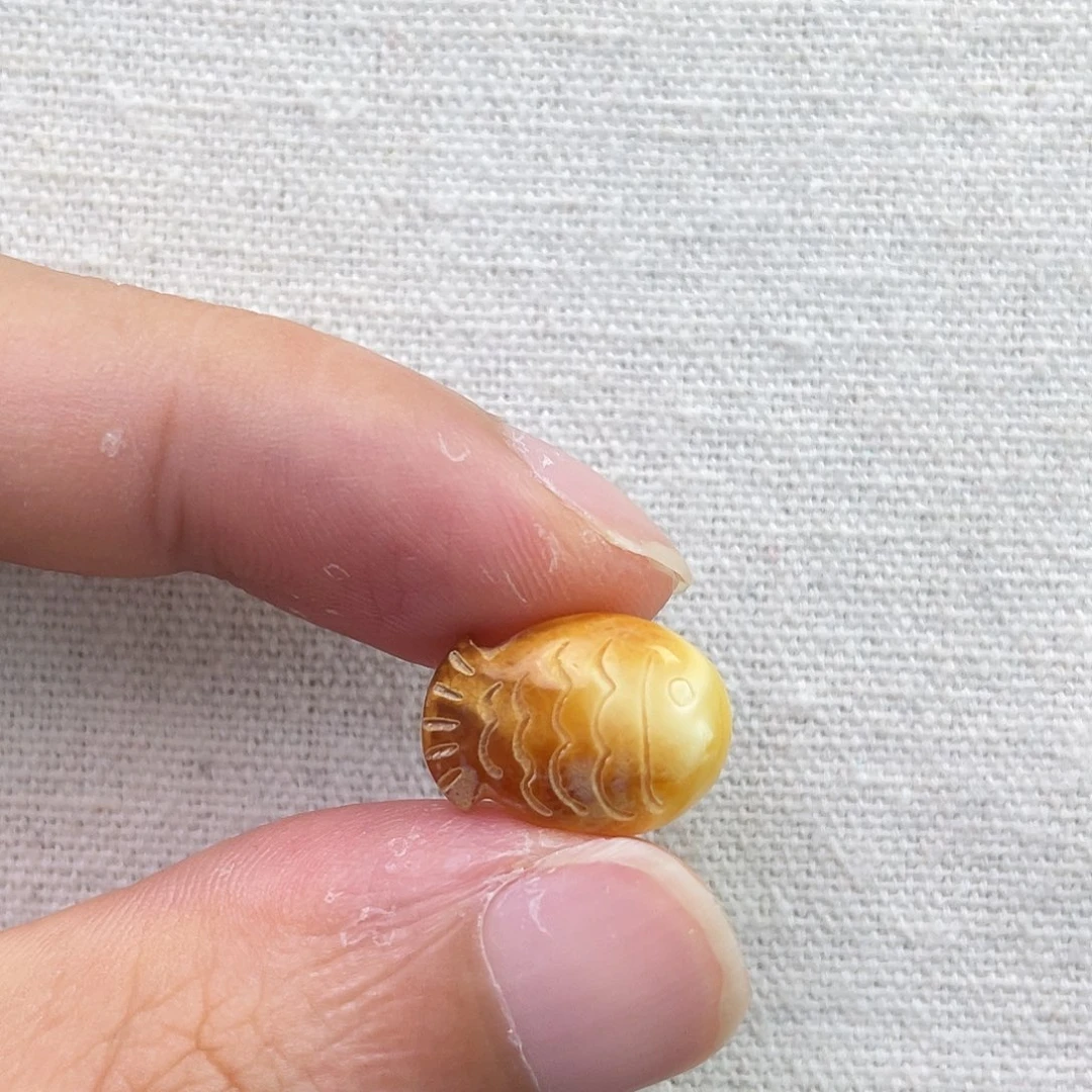 琥珀未镶嵌裸石鱼儿