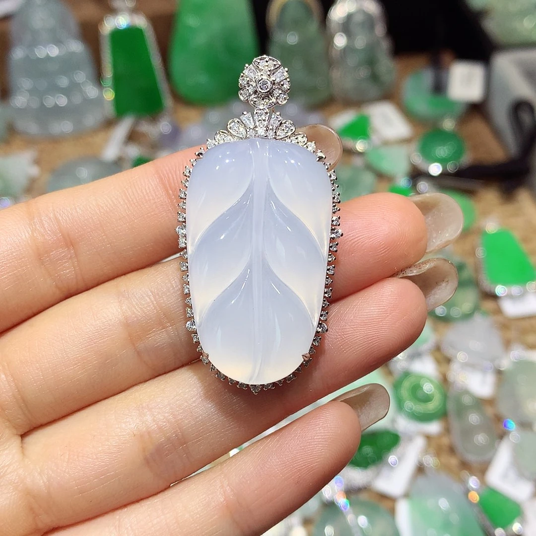 翡翠18K金镶嵌颈饰叶