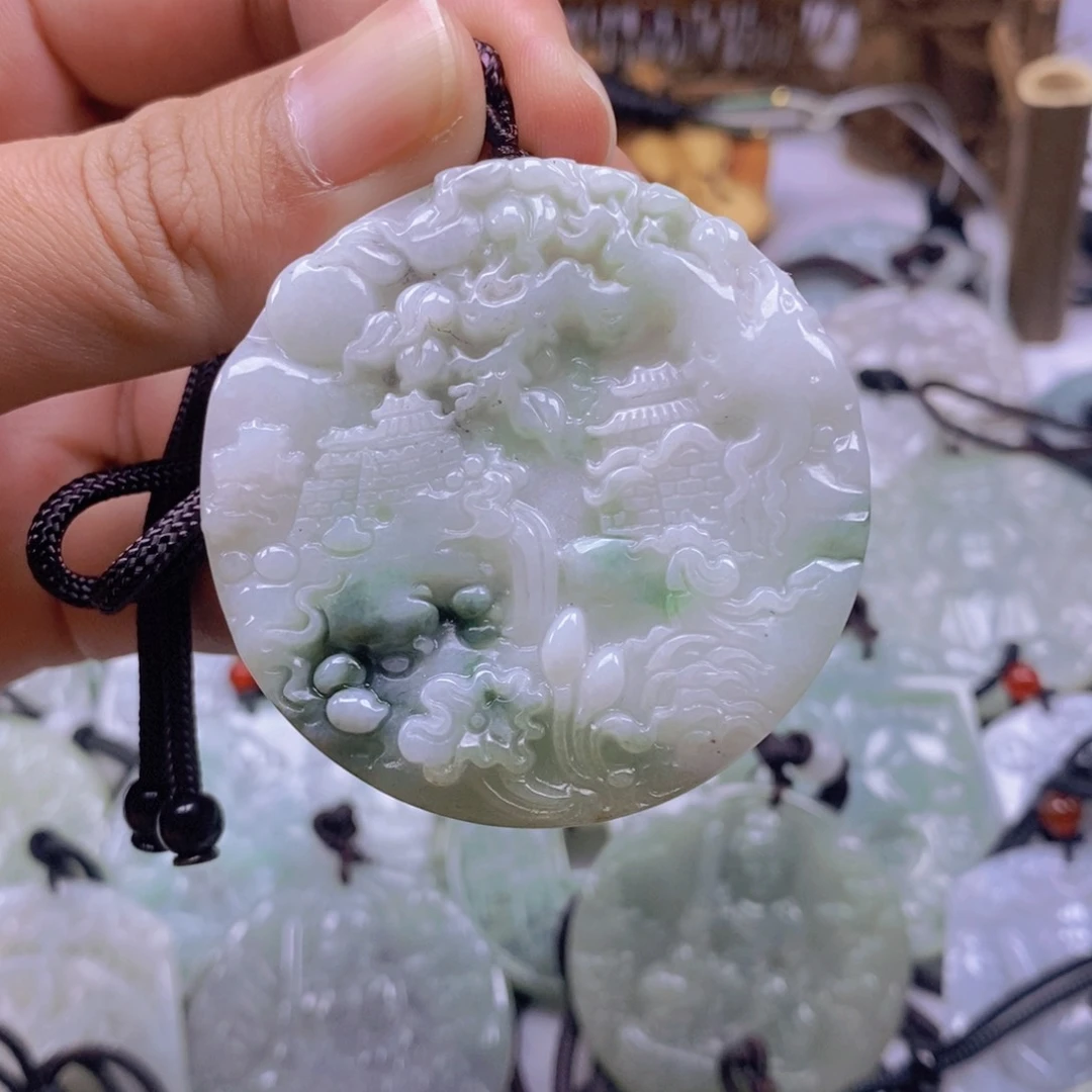 翡翠颈饰未镶嵌翡翠