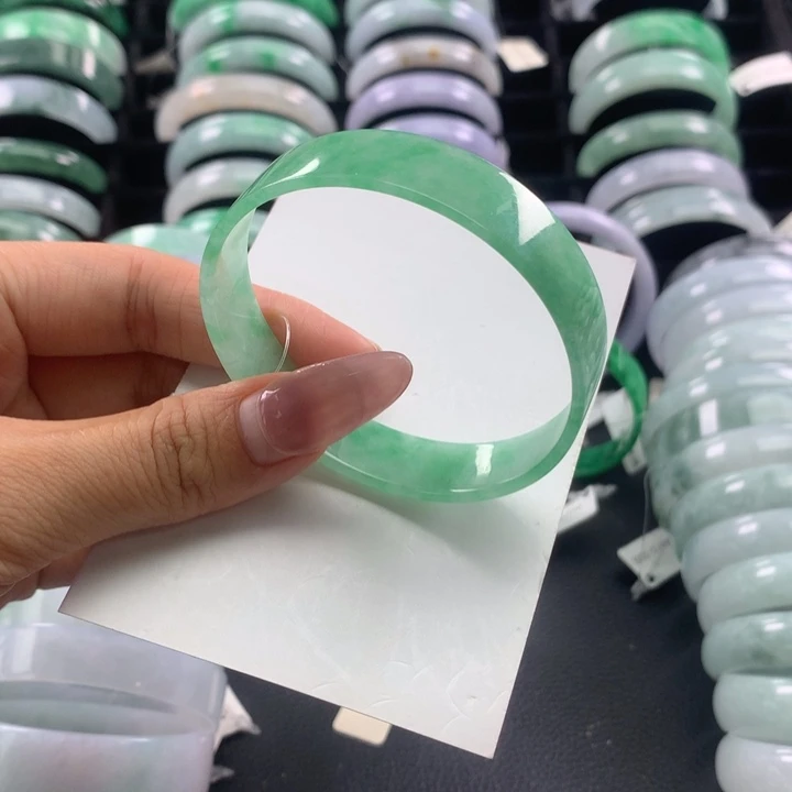 翡翠手镯未镶嵌公主