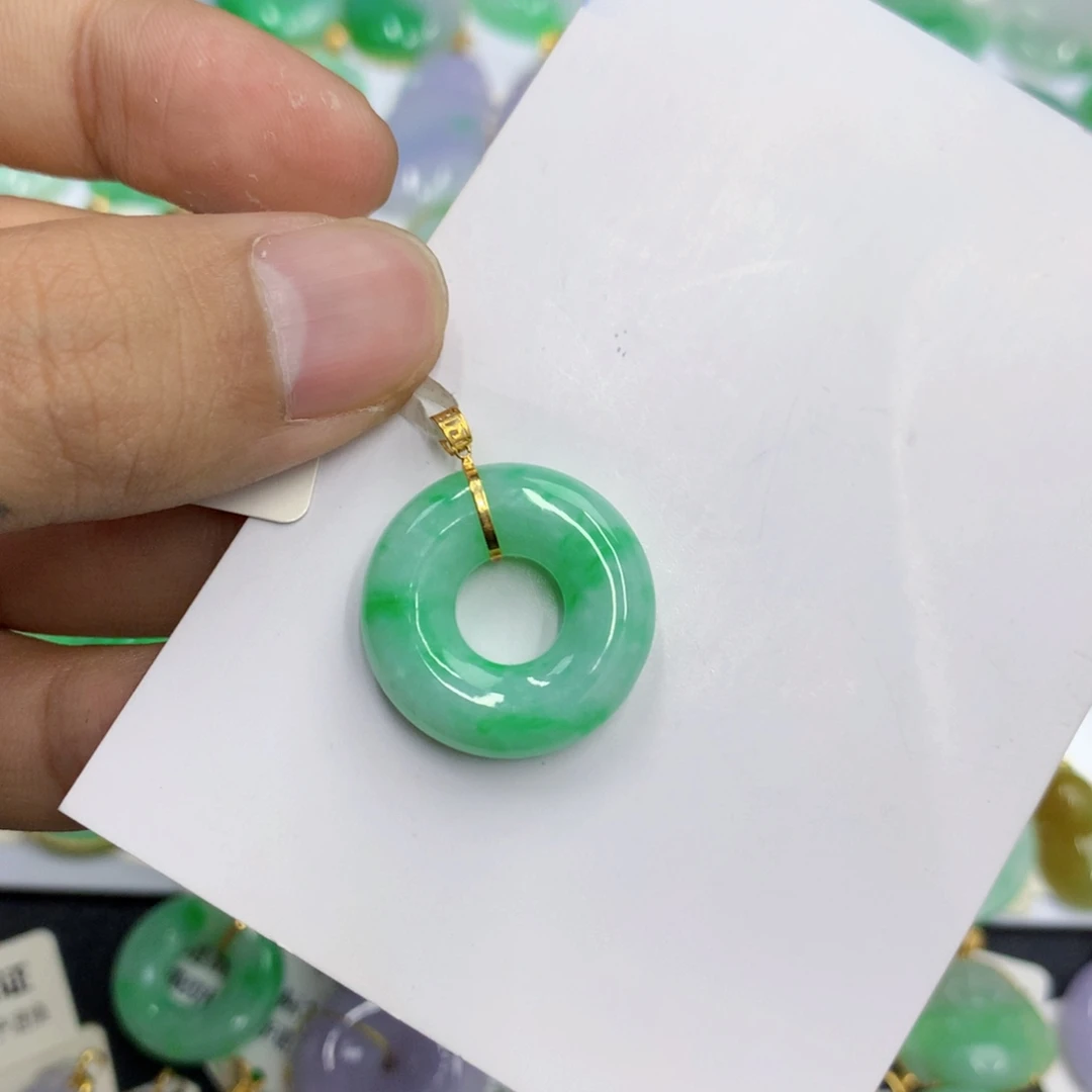 翡翠18K金镶嵌颈饰翡翠