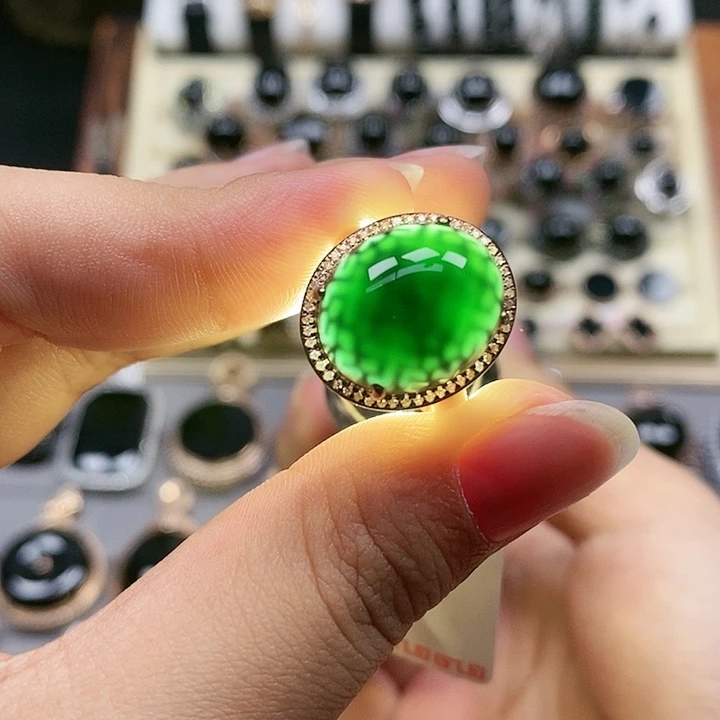 18K金镶嵌戒指翡翠