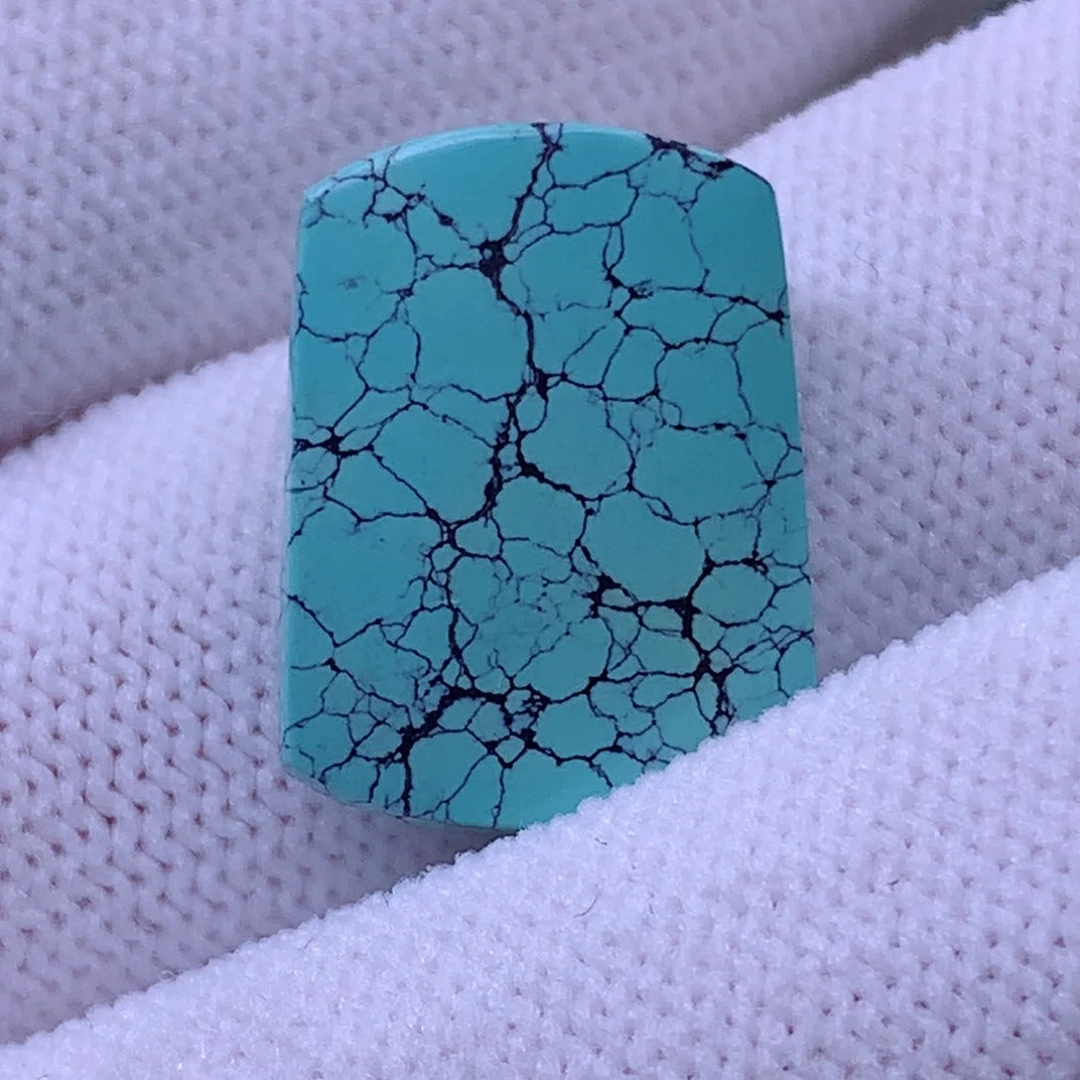 绿松石未镶嵌颈饰晴**云