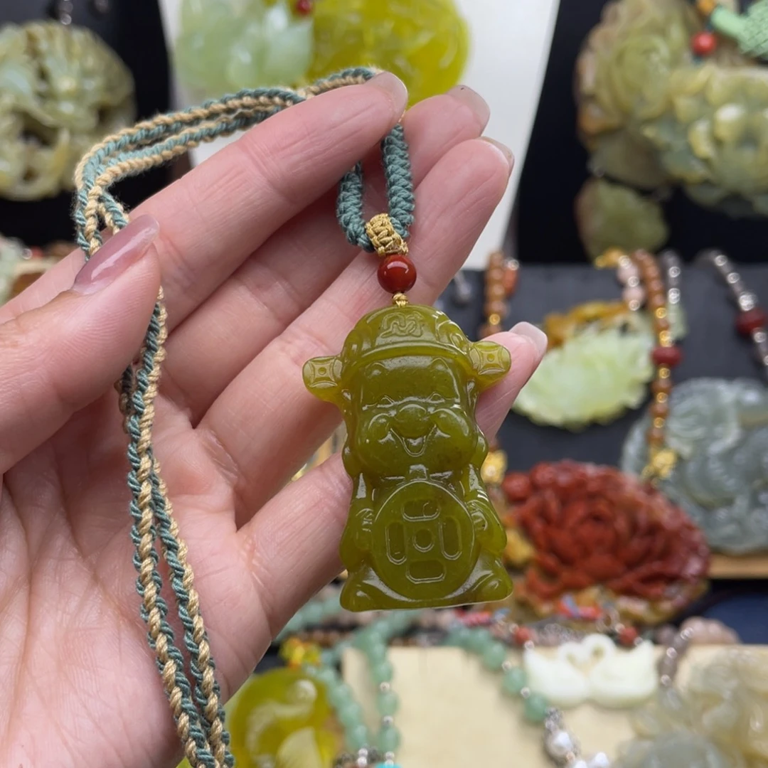 蛇纹石玉未镶嵌颈饰