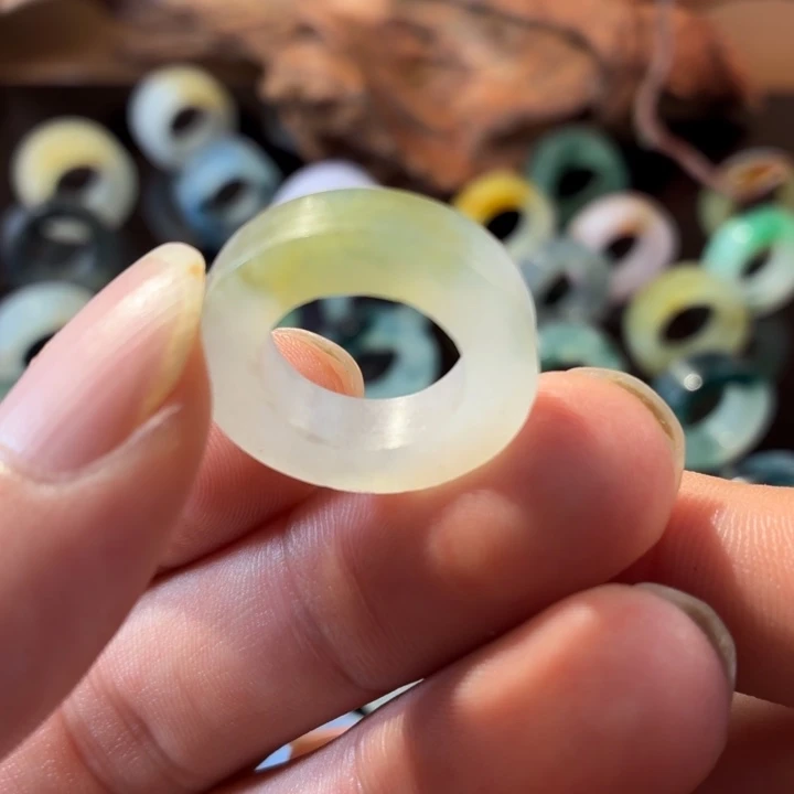定制翡翠未镶嵌戒指