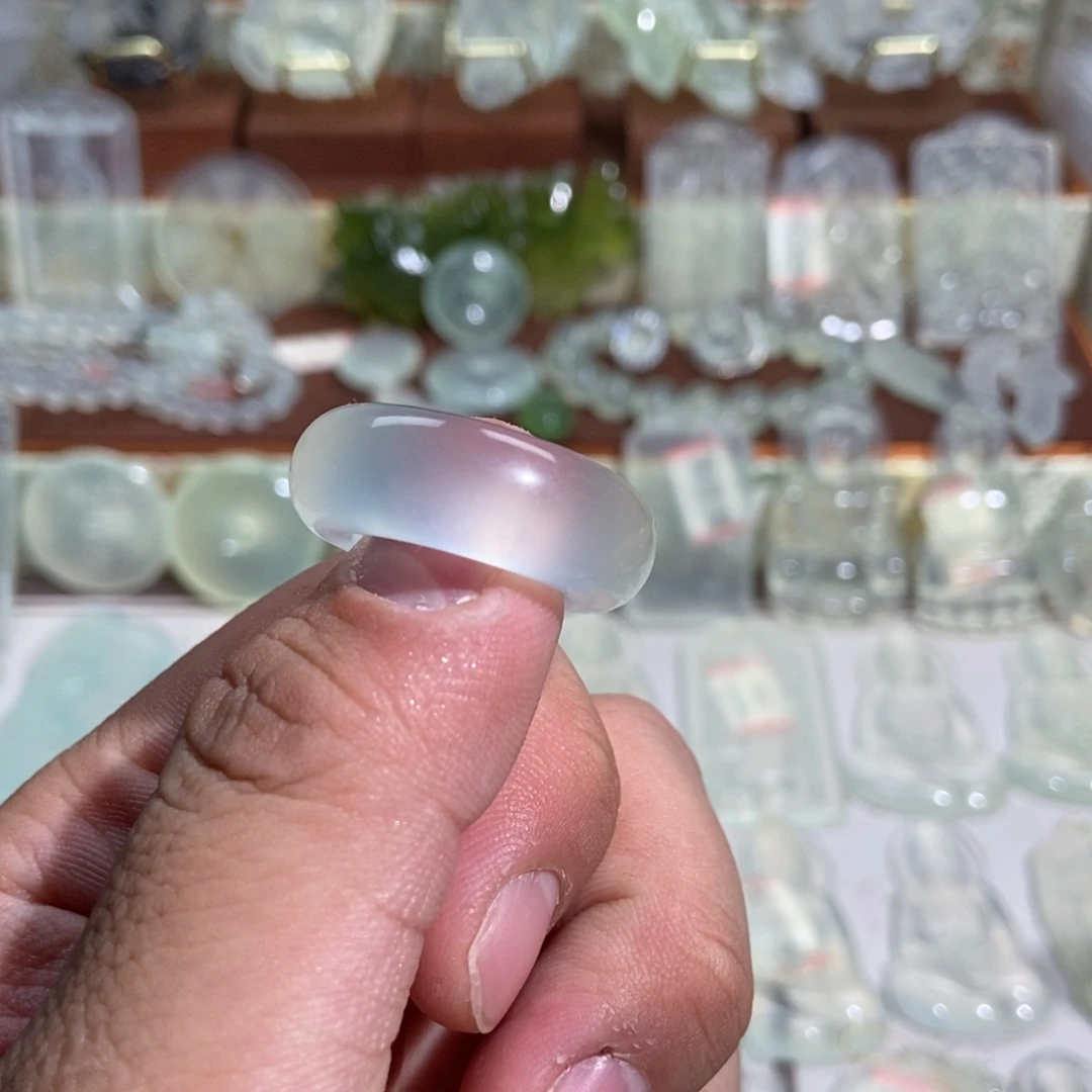 鸿***尔蛇纹石玉未镶嵌颈饰