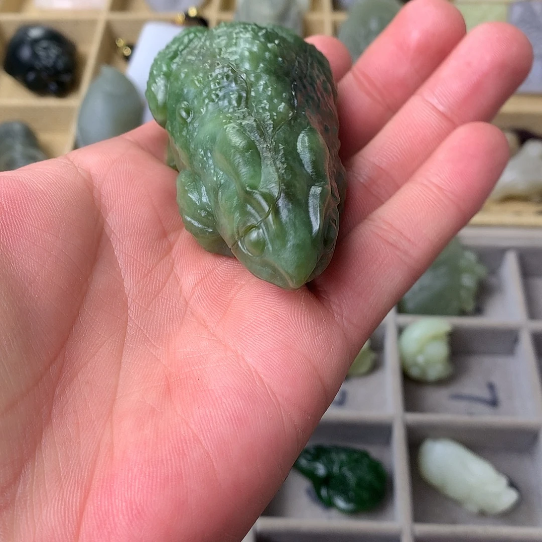 和田玉未镶嵌把件