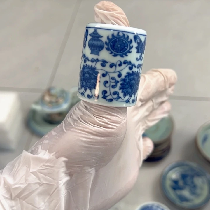 瓷片白青花缠枝莲扳指盖置