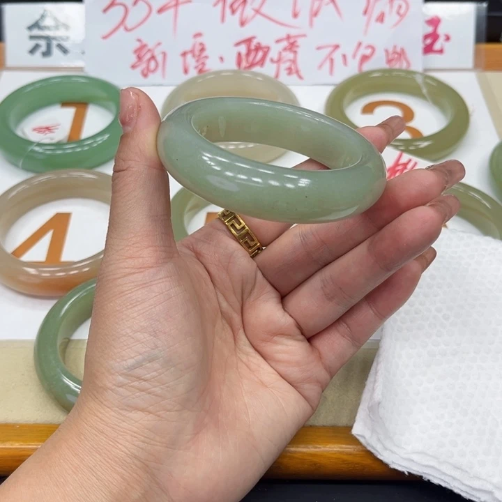 未镶嵌手镯石英质玉薄**凉