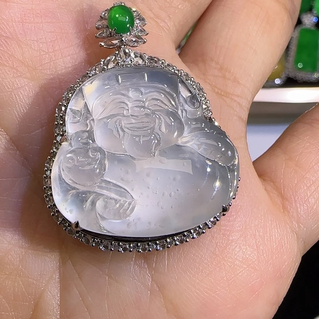 翡翠颈饰18K金镶嵌。