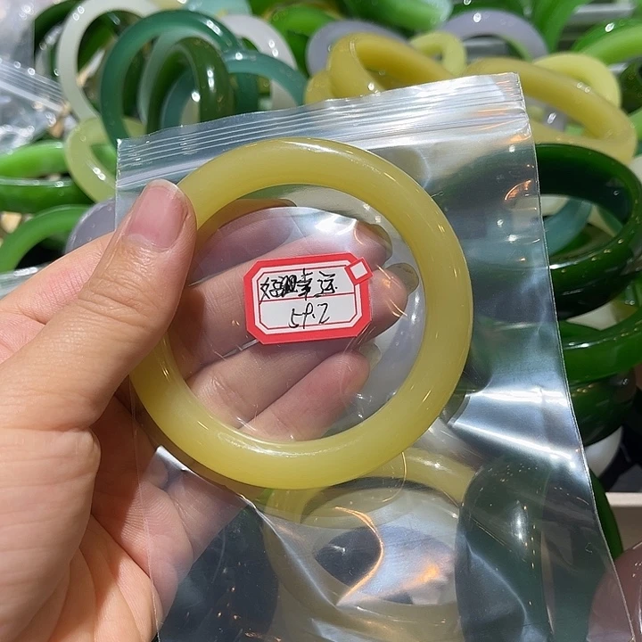 米***瓷未镶嵌手镯和田玉