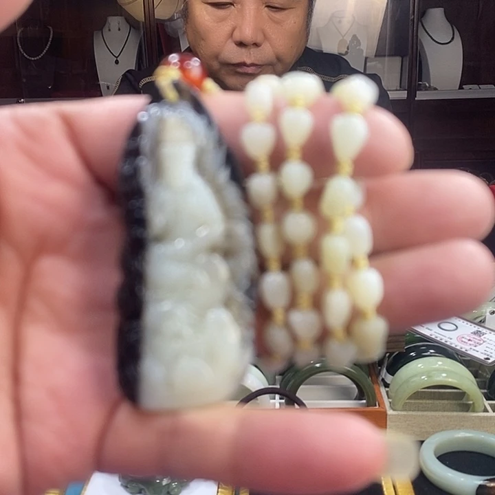 颈饰未镶嵌和田玉