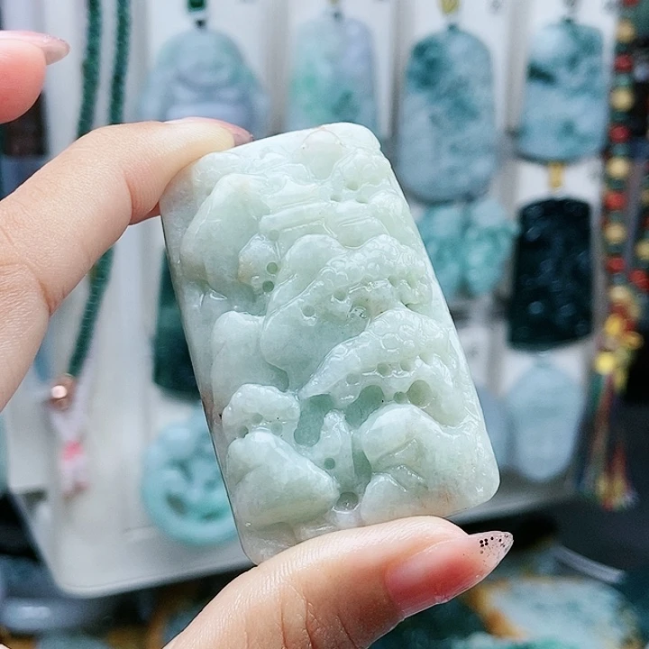 颈饰足铂镶嵌翡翠翡翠