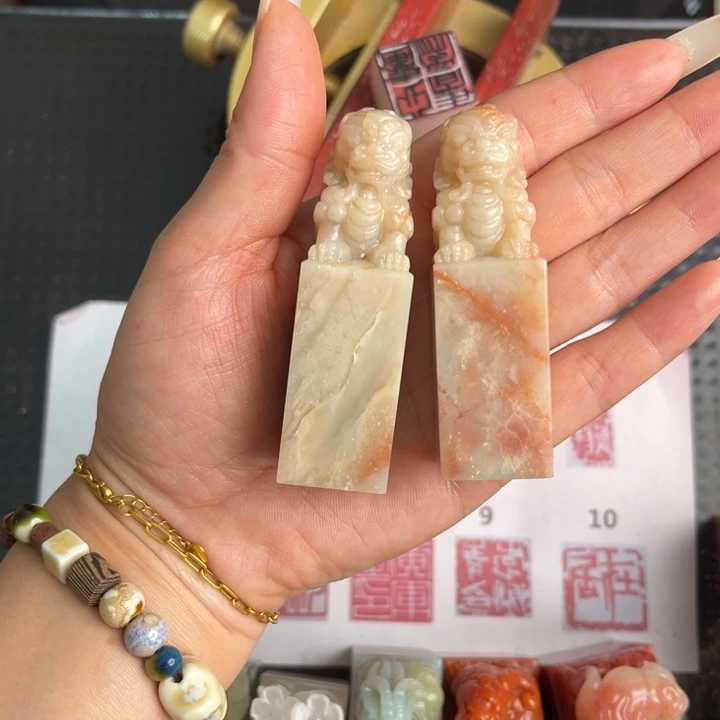 小***雨巴林石印石现场纯手工制作工艺精美