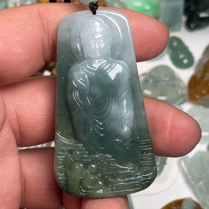 啊****翡翠未镶嵌颈饰大日如来