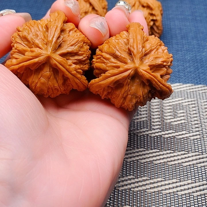 用***1文玩核桃吊坠三棱