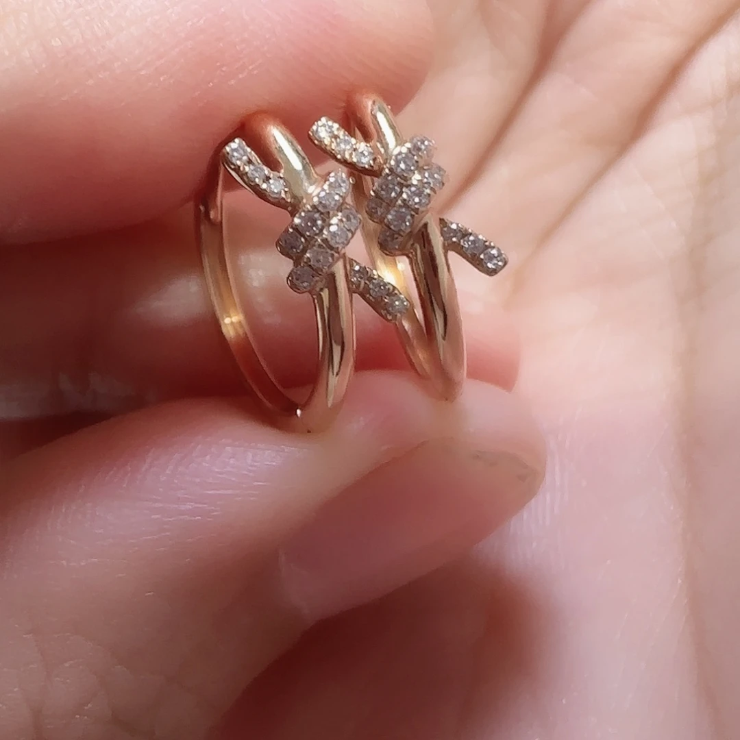 耳饰18K金镶嵌天然钻石