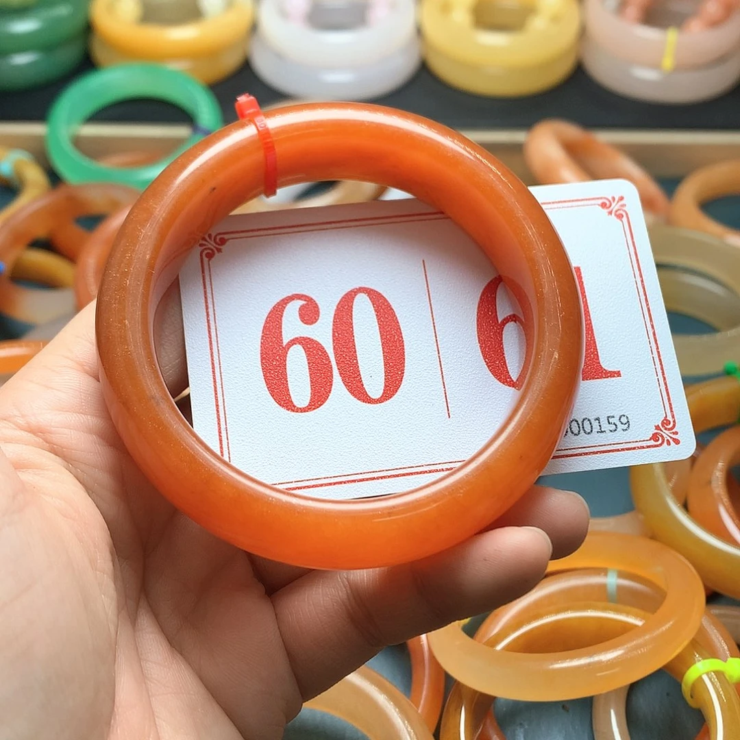 未镶嵌石英质玉（黄龙玉）手镯