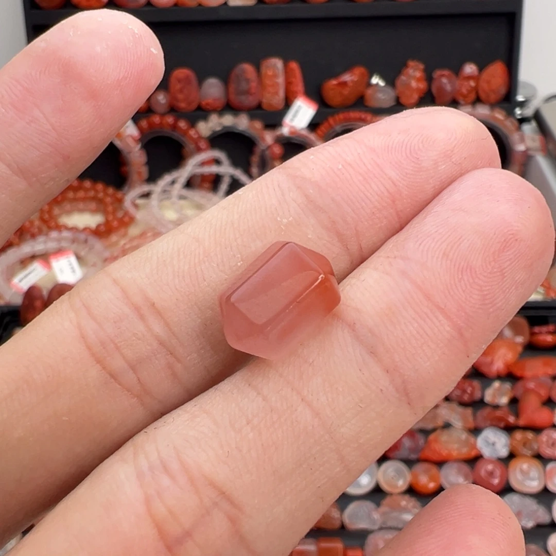 南红玛瑙未镶嵌颈饰六棱柱