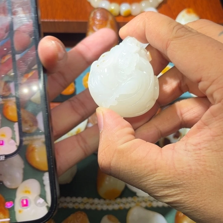 杜***️和田玉未镶嵌颈饰