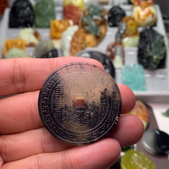 未镶嵌蛇纹石玉颈饰