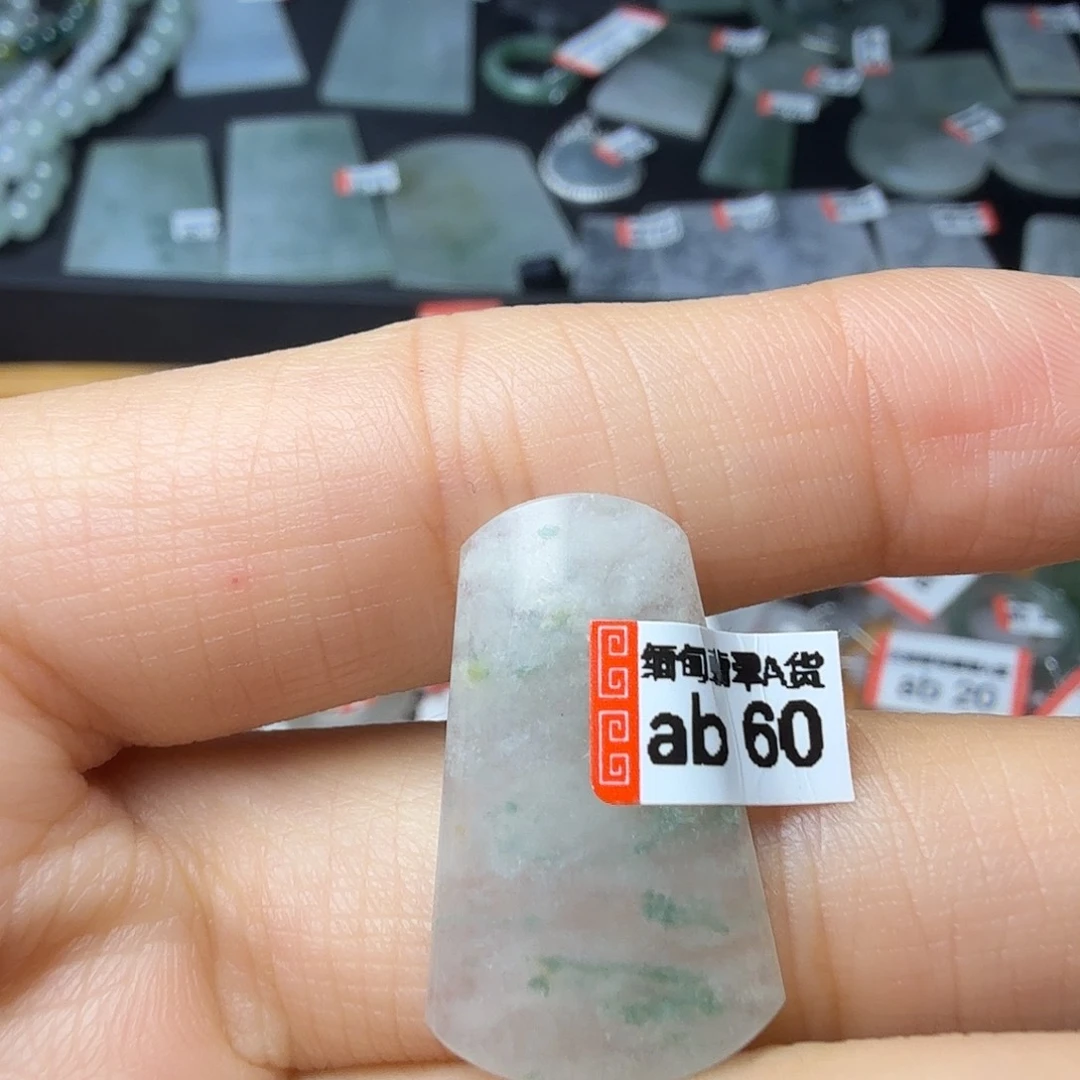 翡翠未镶嵌颈饰天然缅甸翡翠A货