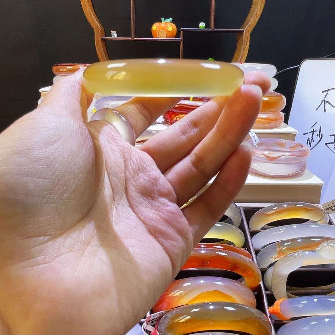 小****玛瑙/玉髓未镶嵌手镯