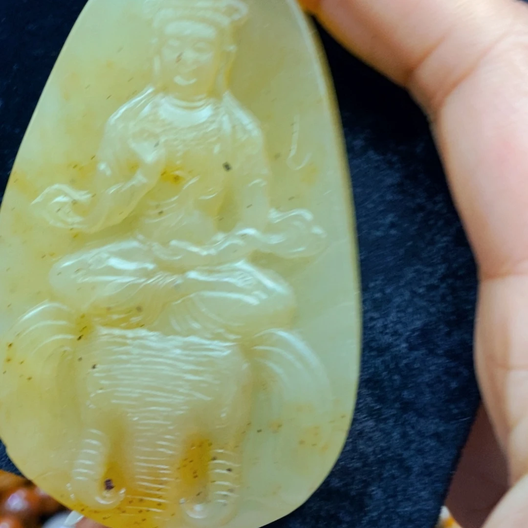 未镶嵌石英质玉（黄龙玉）颈饰