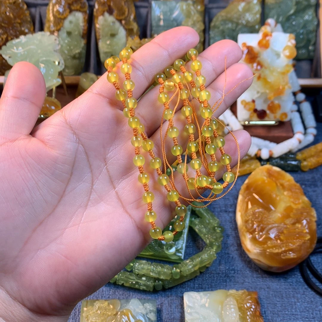 向***…蛇纹石玉未镶嵌颈饰