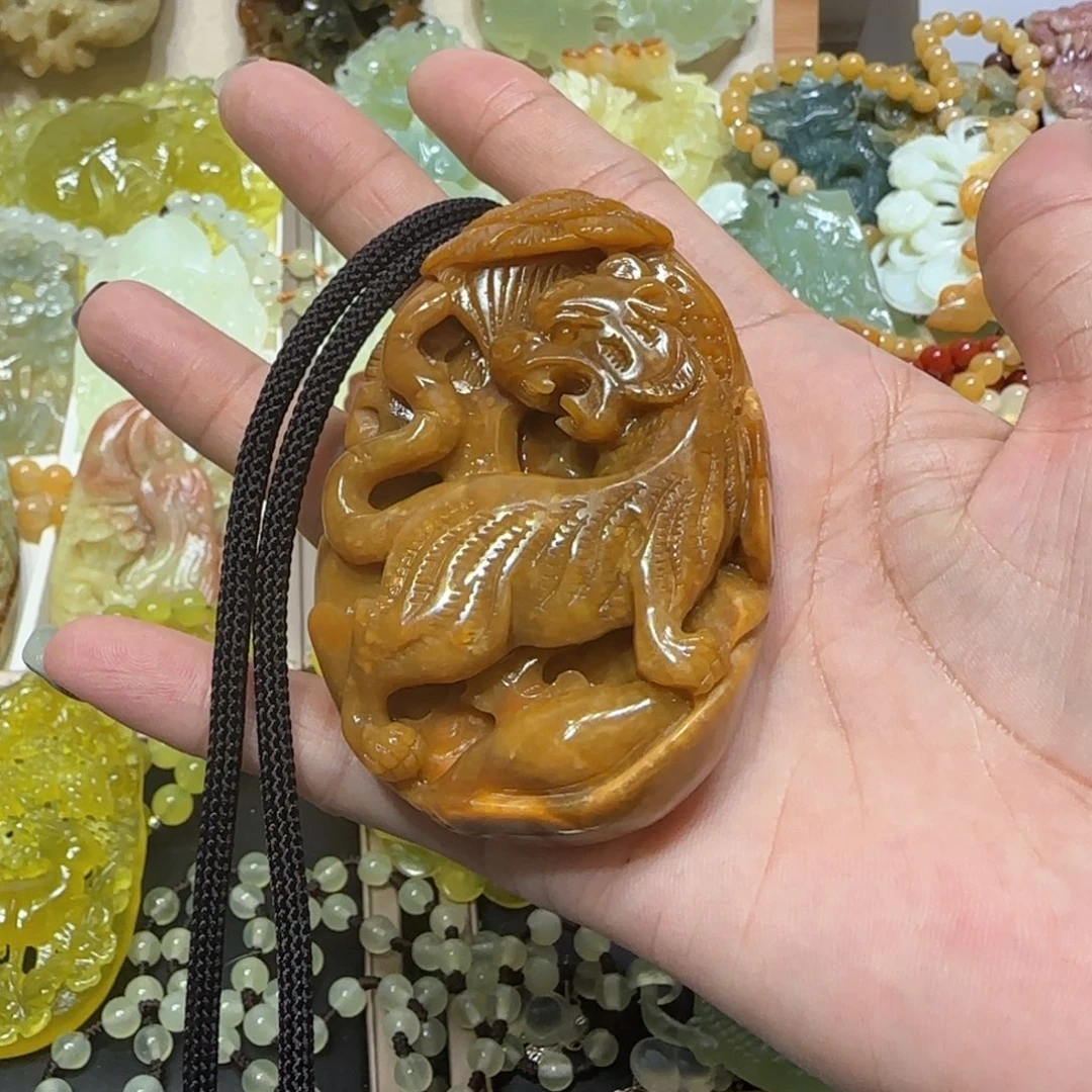 未镶嵌蛇纹石玉吊坠