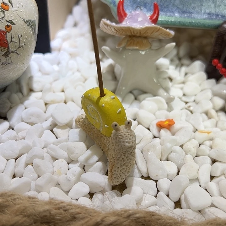 手工蜗牛香插陶瓷摆件