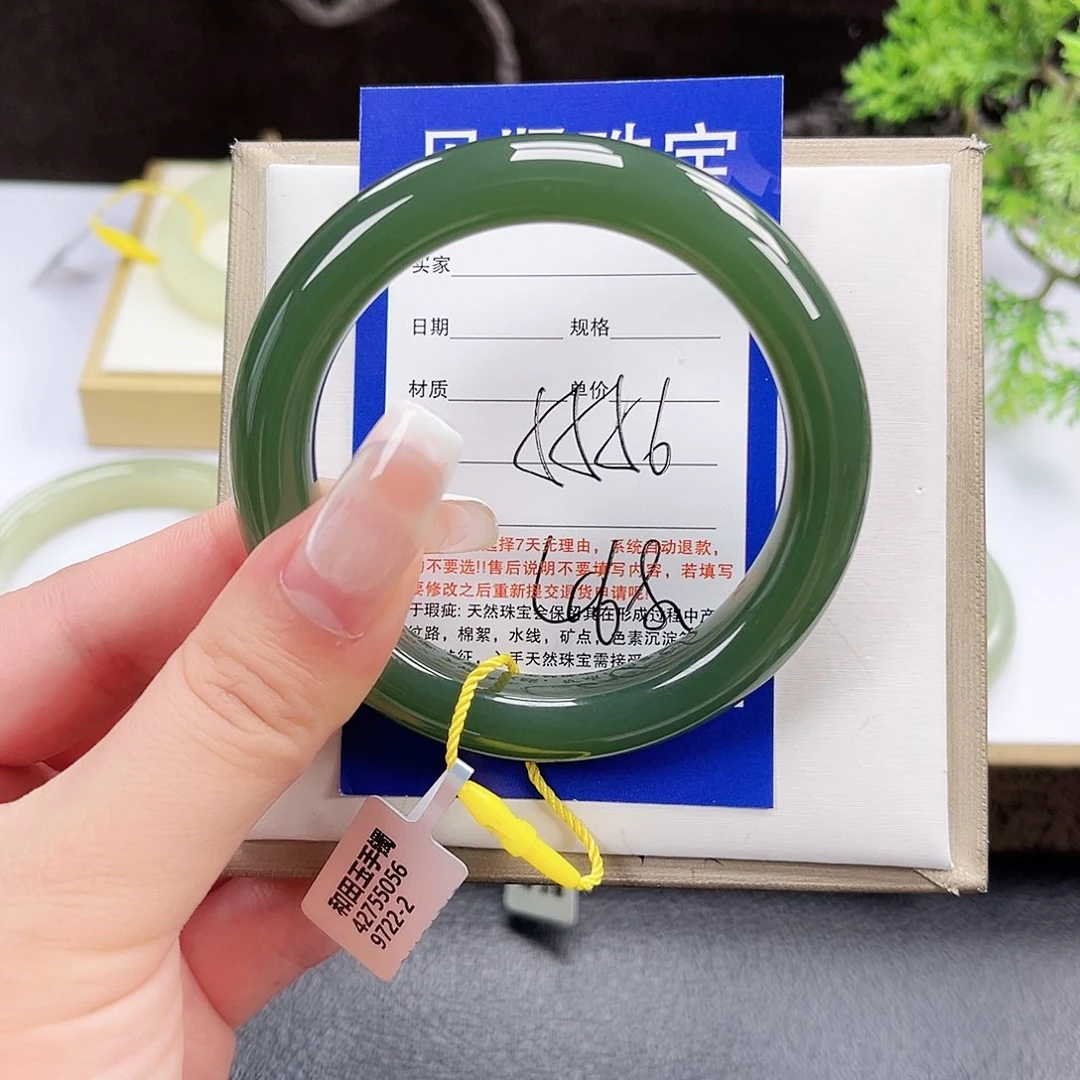 和田玉未镶嵌手镯