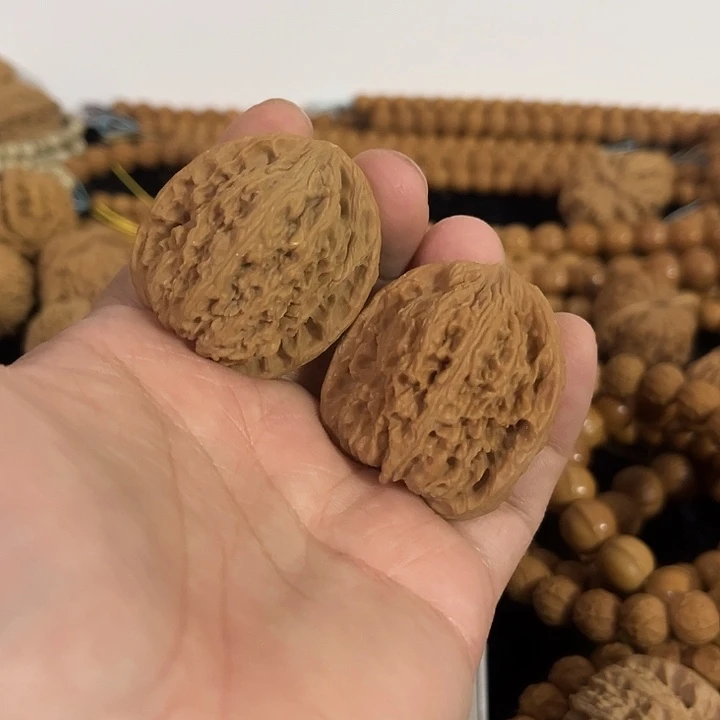 文玩核桃把件38左右微微瑕南疆，编号00013