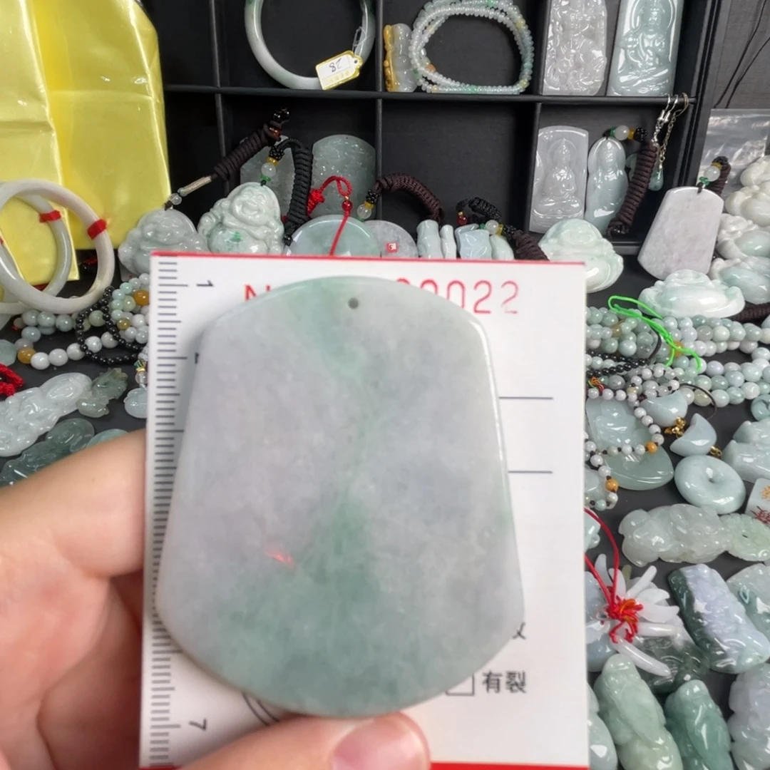 翡翠未镶嵌吊坠(不含链)微瑕