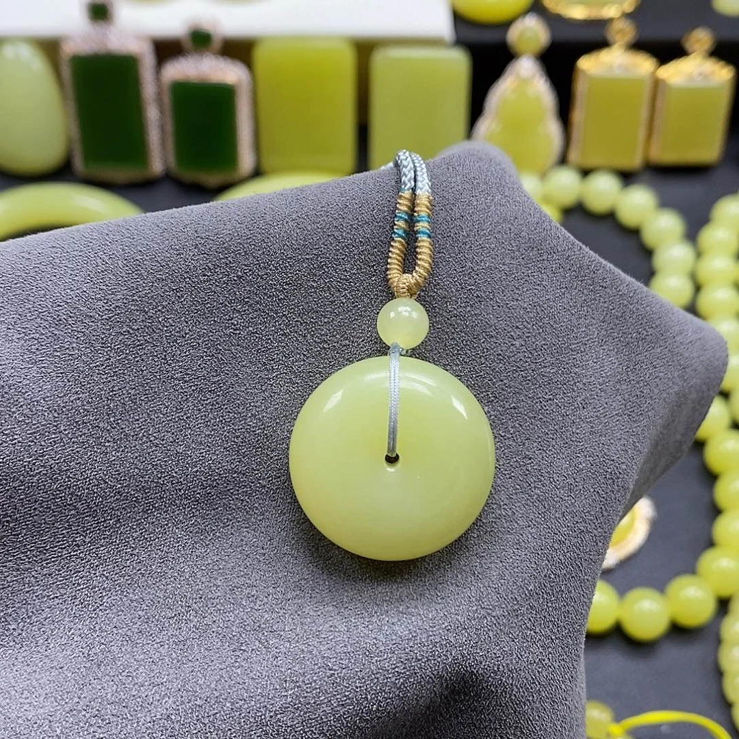 和田玉（黄玉）未镶嵌颈饰