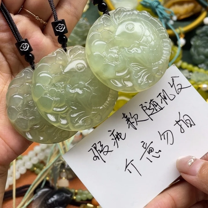 蛇纹石玉未镶嵌吊坠