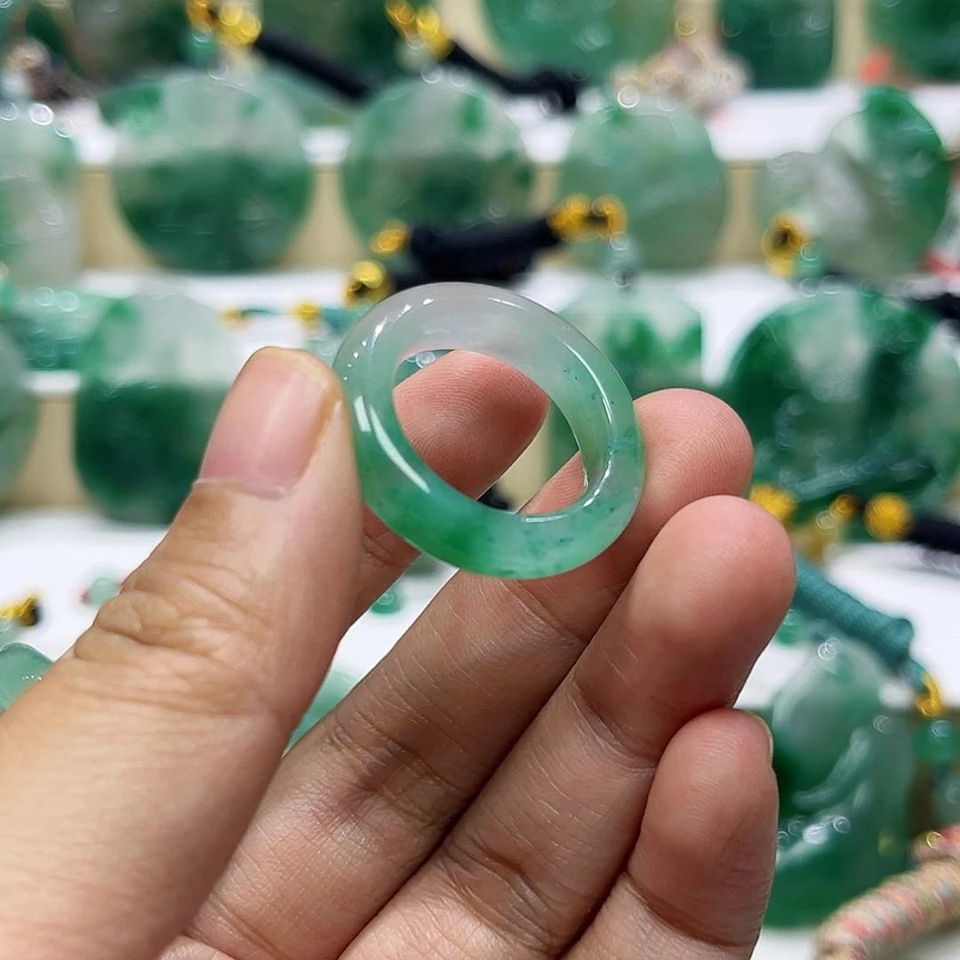 石英质玉（非洲翠）未镶嵌颈饰鸿*