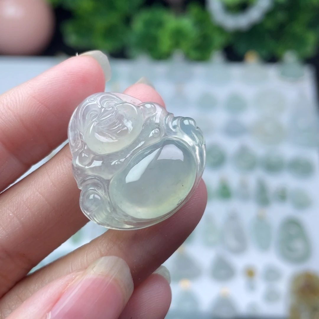 翡翠未镶嵌颈饰佛公