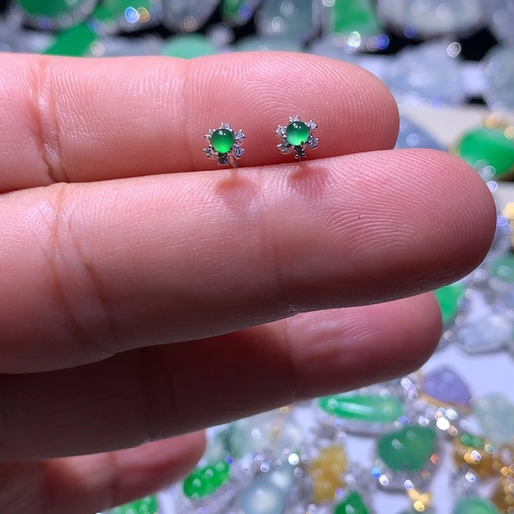 18K金镶嵌翡翠耳饰