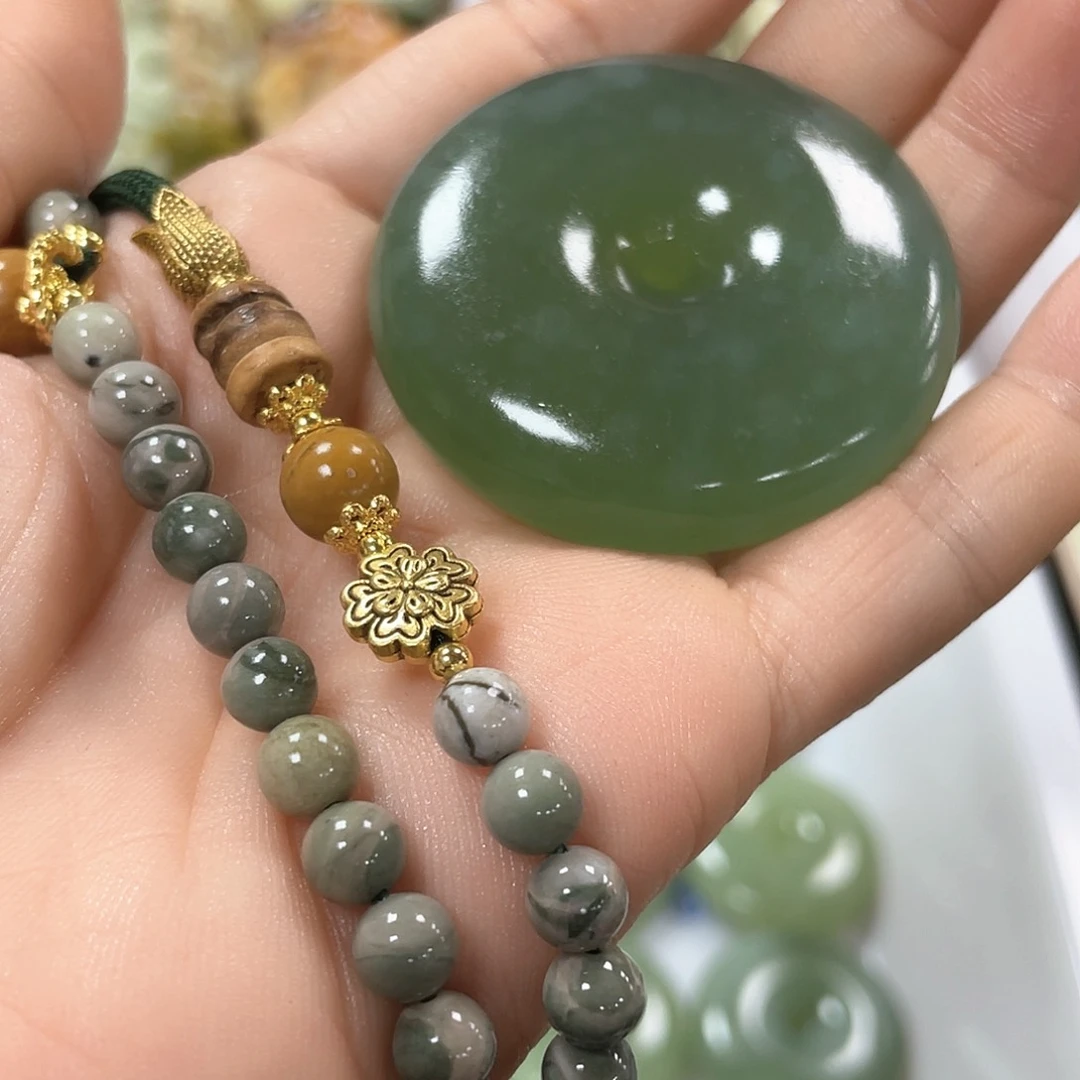 蛇纹石玉颈饰未镶嵌模*