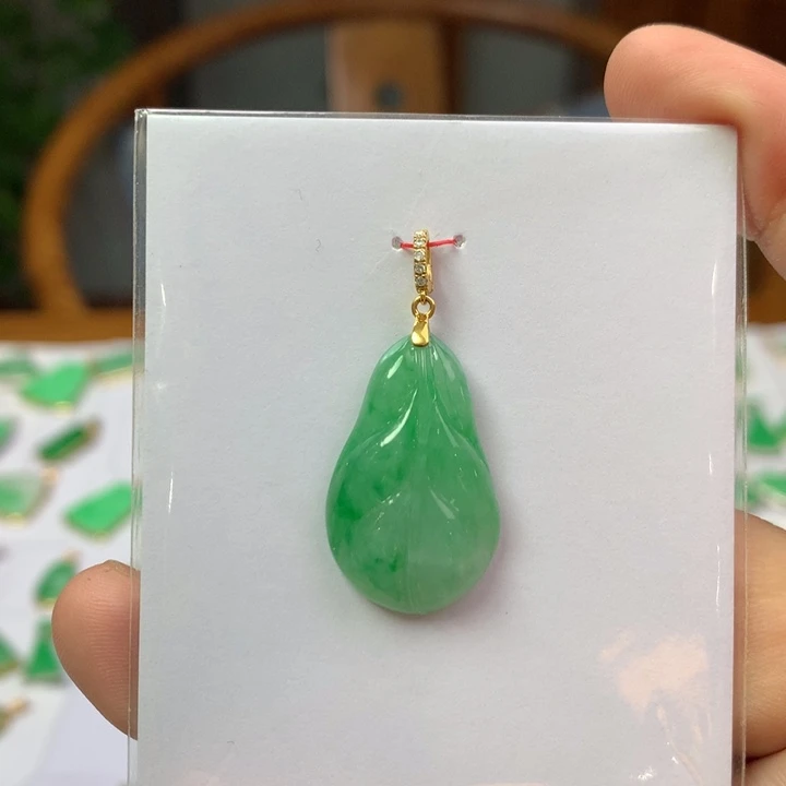 翡翠18K金镶嵌颈饰翡翠吊坠