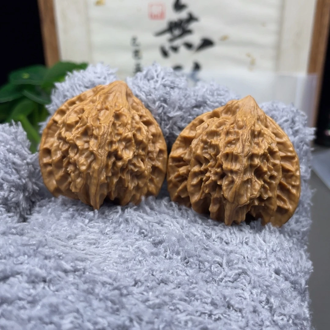 文玩核桃吊坠平谷血灯笼