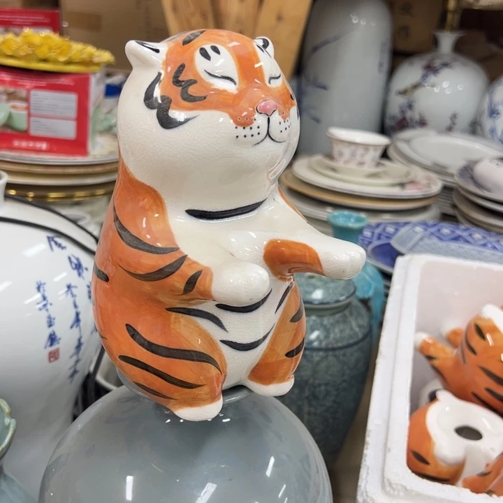 瓷片微瑕陶瓶。。。。。。丝丝