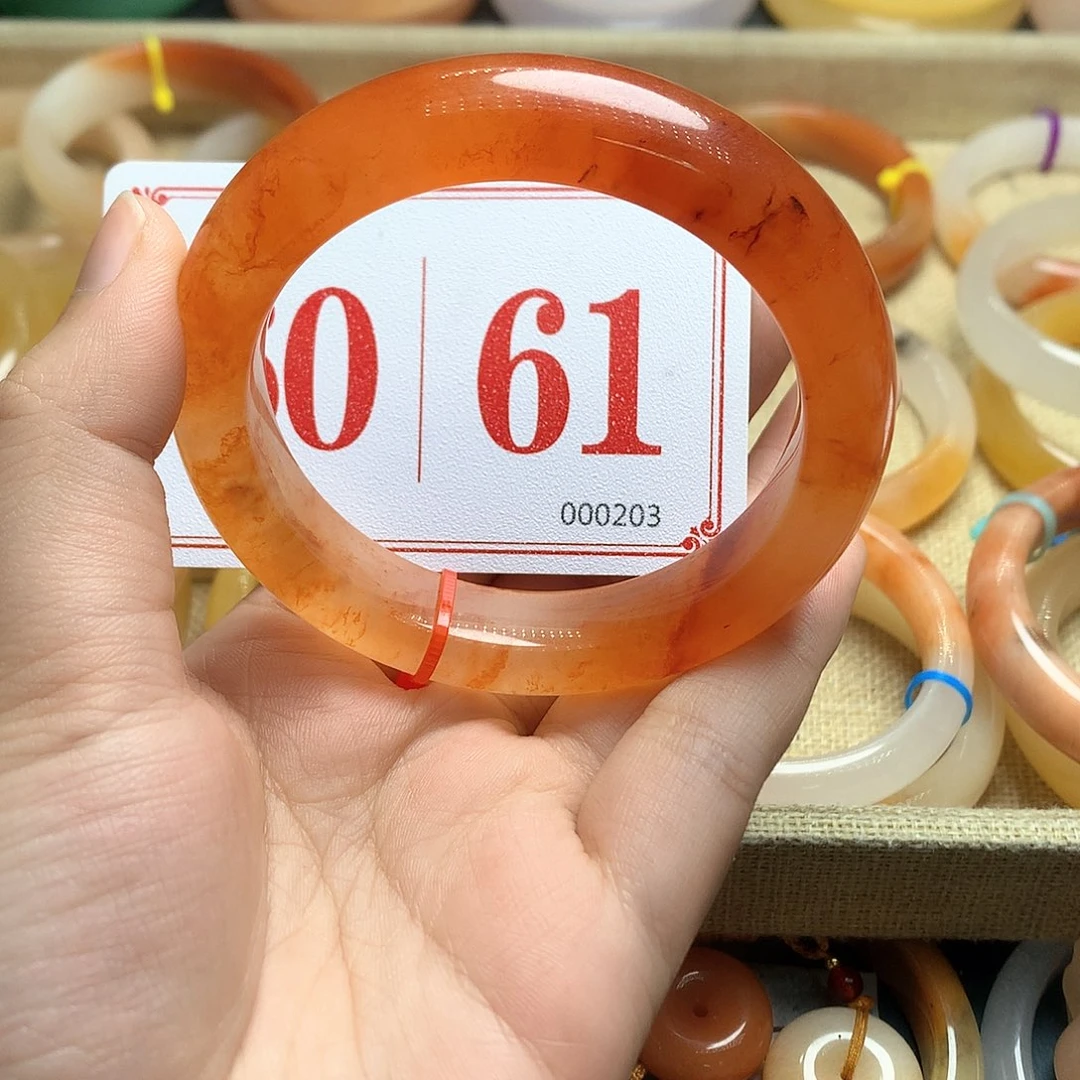 未镶嵌石英质玉（黄龙玉）手镯