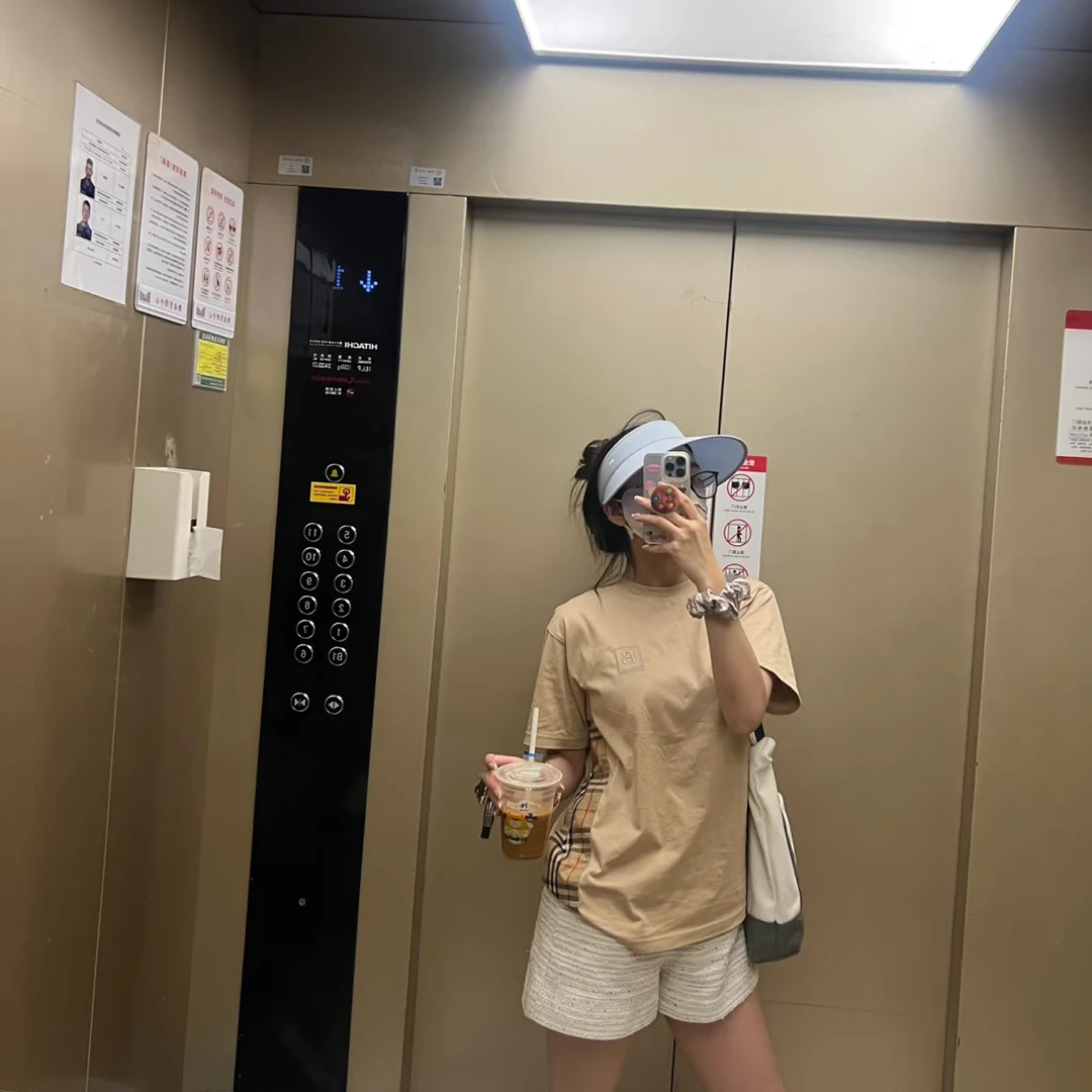 99新 BURBERRY/博柏利 xy 格纹拼接刺绣logo短袖 XS码 608078