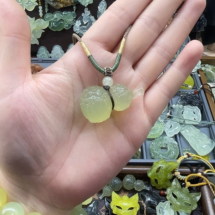 岫玉未镶嵌吊坠(赠链)