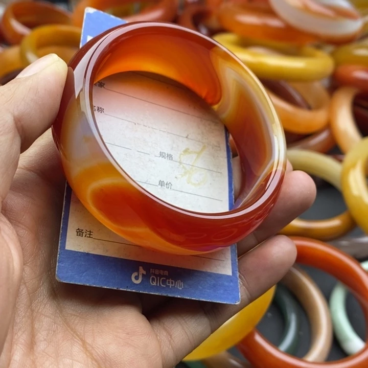 未镶嵌手镯石英质玉